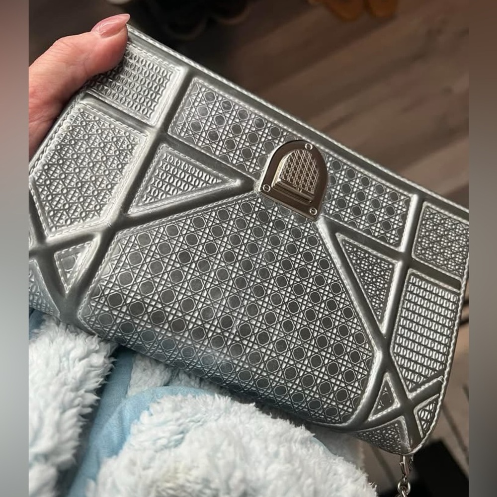 *Sold* Dior diorama wallet on chain